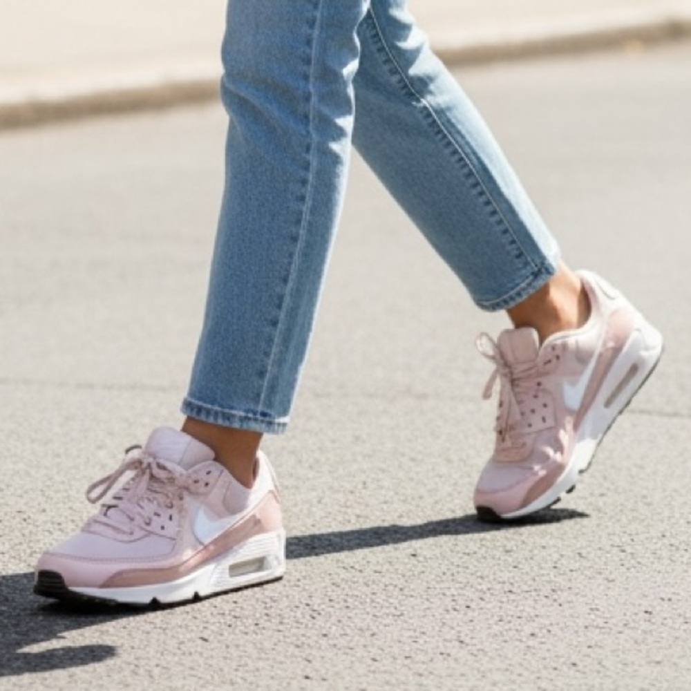 Nike Air Max 90 Running Women’s Shoe Barely Rose/Pink Oxford/Summit White 7.5